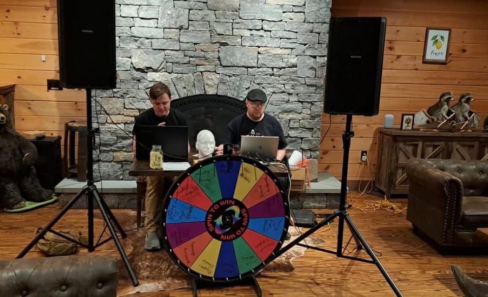 A photo of the trivia hosts dackland entertainment at the Lemon Tree Brewery