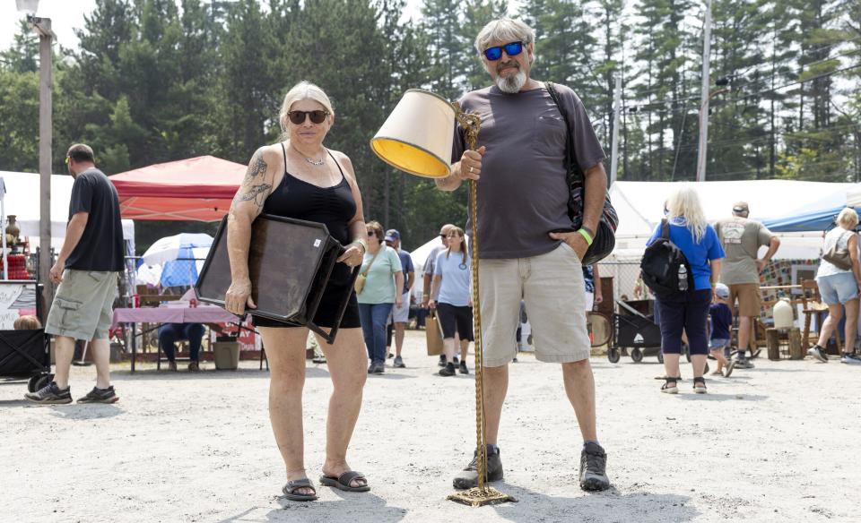 Brimfield shoppers