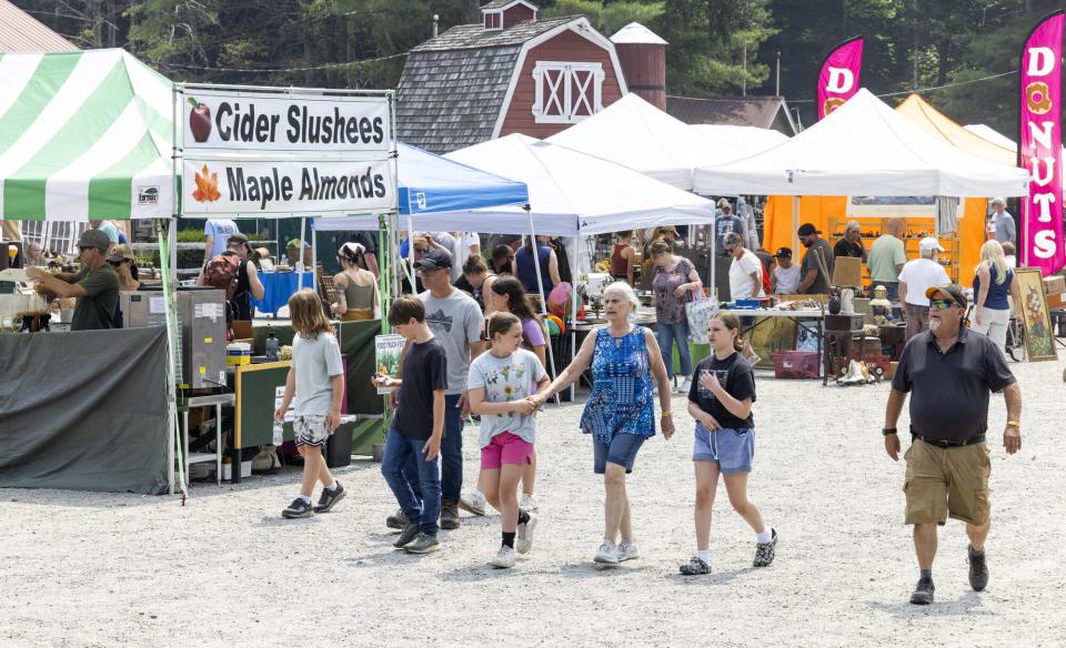 Brimfield shoppers