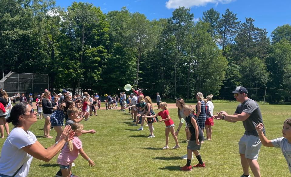 Balloon Toss