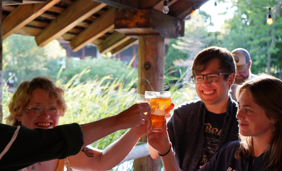 couple drinking beer