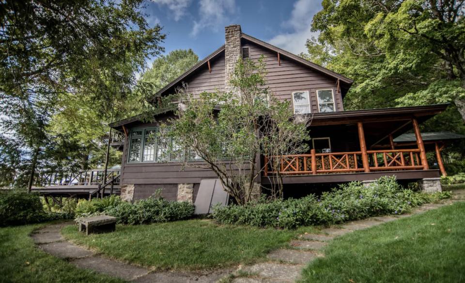 A drone shot of the higher deck from the water.